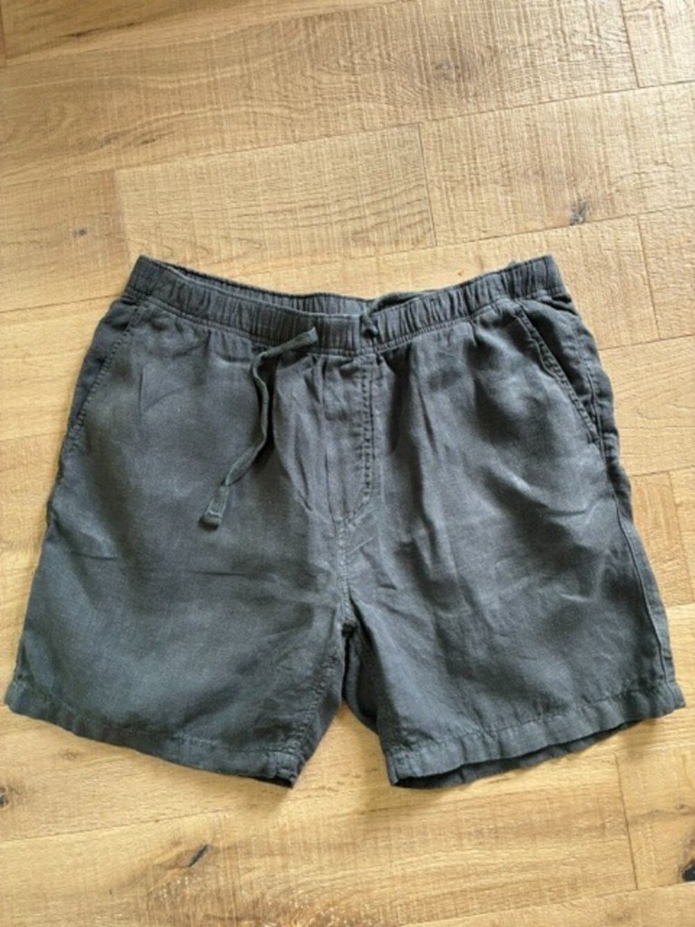 The Faherty Essential Linen Short Washed Black, men's size L, great condition